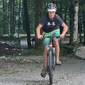 Mass Image Compressor Compressed this image. https://sourceforge.net/projects/icompress/ with Quality:80